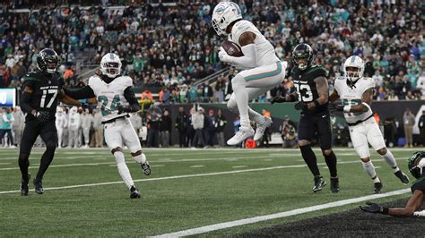 Pick-6 on failed Hail Mary swings the momentum in the Jets’ 34-13 loss to the Dolphins